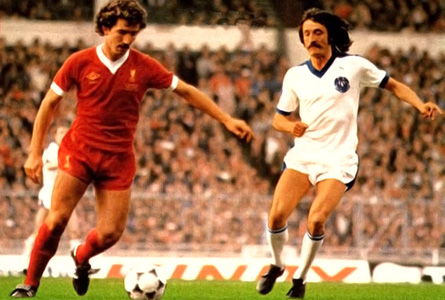 Kű Lajos in strijd met Graeme Souness tijdens de wedstrijd Liverpool FC-FC Brugge op 10 mei 1978.